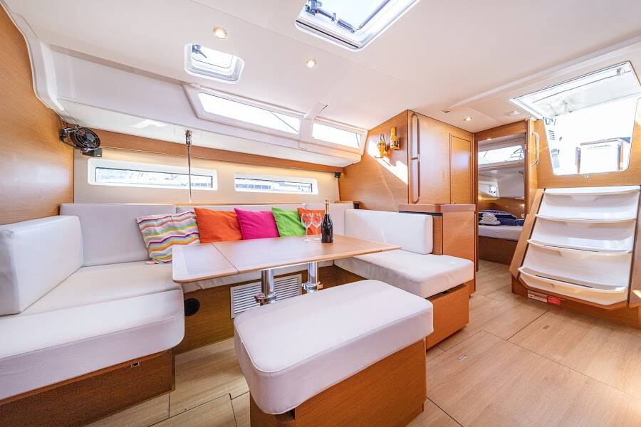 Sun Odyssey 490 Geri